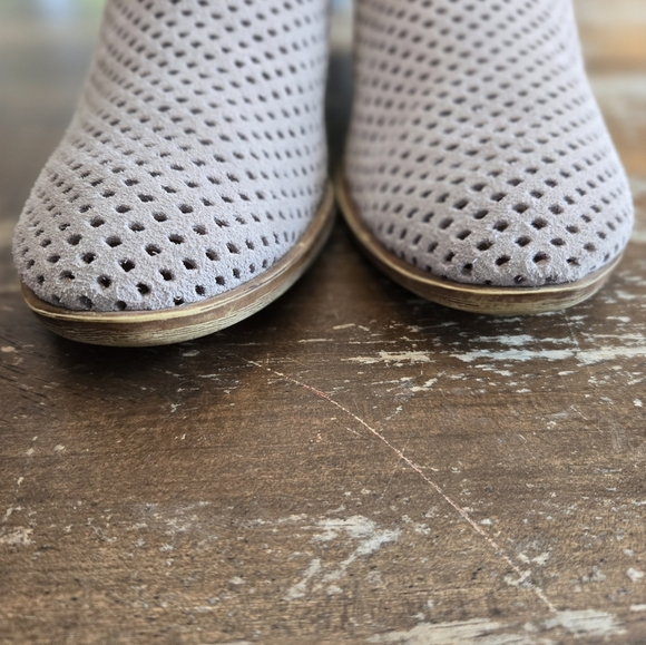 Lucky Brand Shoes - Picture 3 of 7